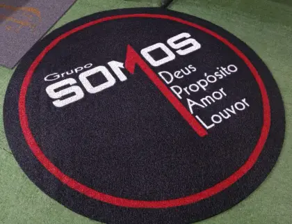 Tapete personalizado com logo produzido pela Elite